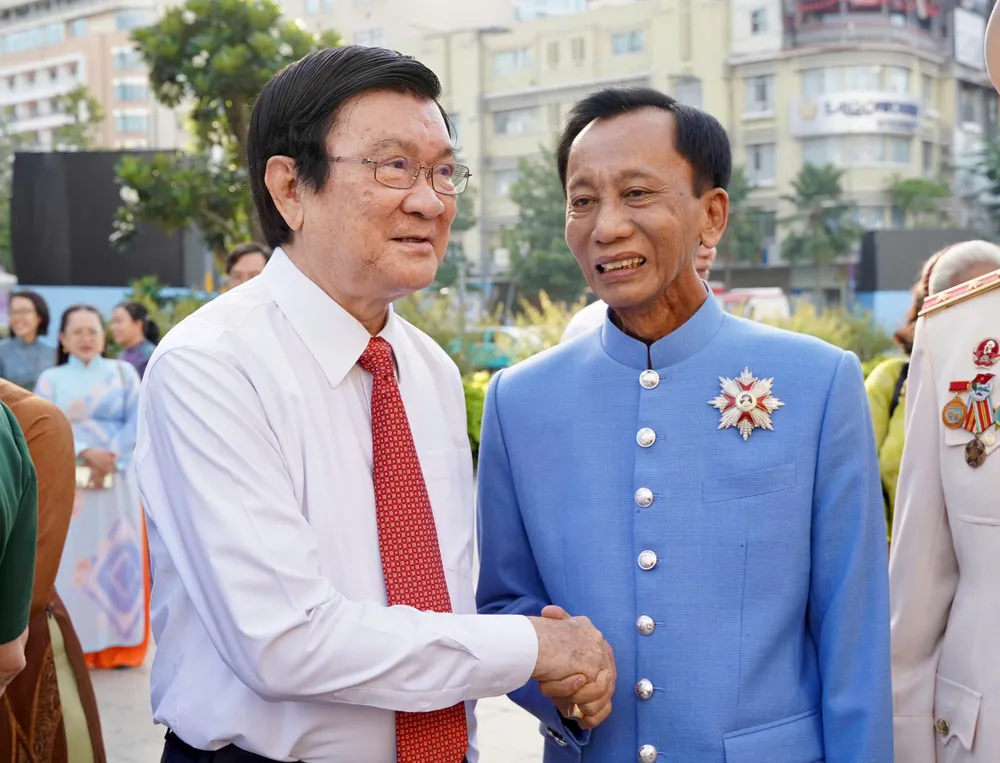 60-ca-nhan-tieu-bieu-11.jpg