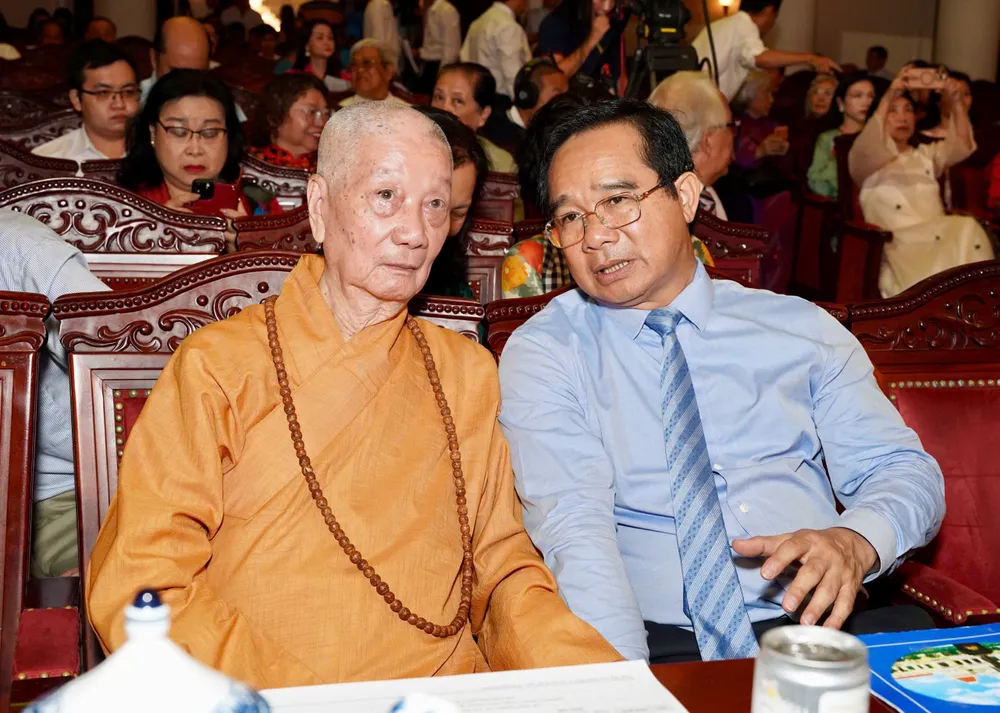 60-ca-nhan-tieu-bieu-13.jpg