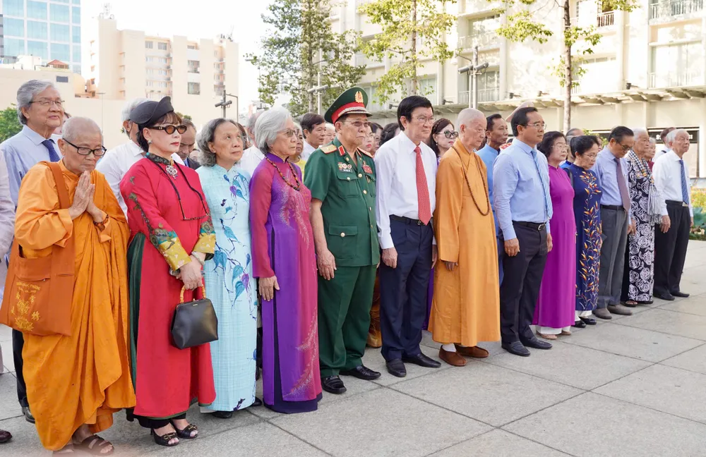 60-ca-nhan-tieu-bieu-8.jpg