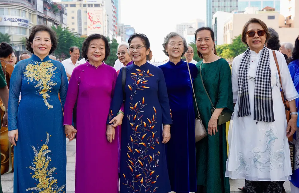 60-ca-nhan-tieu-bieu-9.jpg
