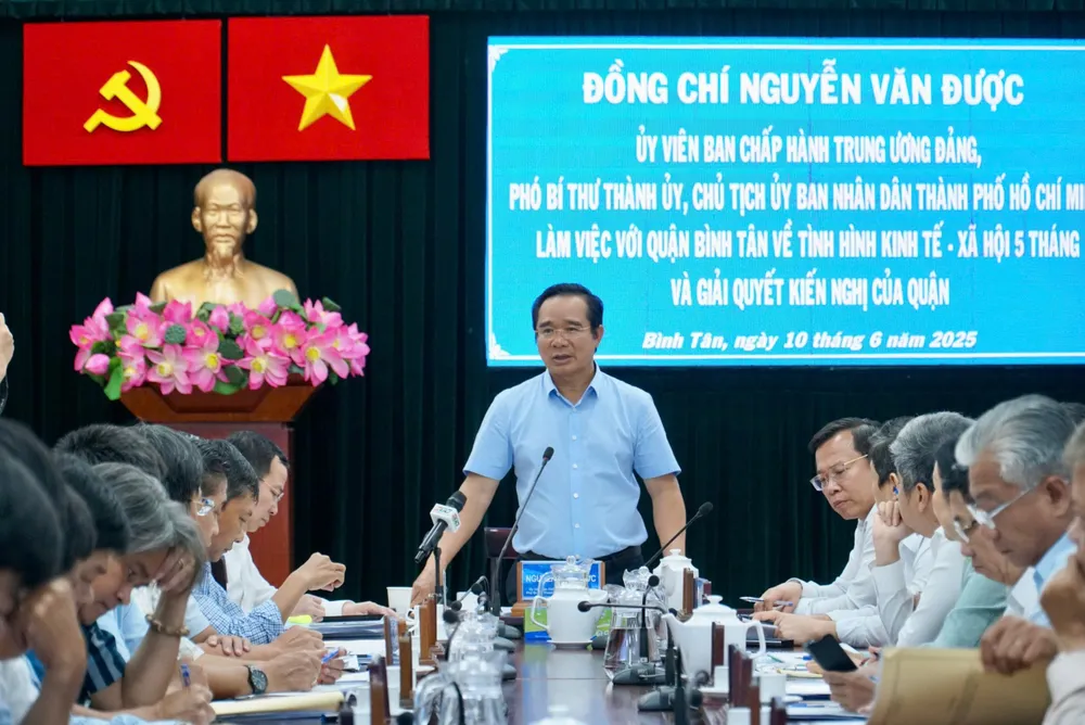 Chủ tịch UBND TP.HCM Nguyễn Văn Được phát biểu chỉ đạo. Ảnh: BẢO PHƯƠNG Chủ tịch Nguyễn Văn Được: Vận hành thử cấp xã trên tinh thần 'chạy thật, làm việc thật'-chu-tich-nguyen-van-duoc-3.jpg