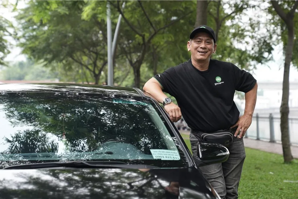 Bận rộn ôm vô lăng mỗi ngày, trải nghiệm đủ cung bậc cảm xúc khi tiếp xúc với vô vàn khách hàng, nhưng lúc nào bác tài Vĩnh Thịnh cũng chưa bao giờ ngừng lan tỏa năng lượng tích cực đến những khách hàng của mình. Bận rộn ôm vô lăng mỗi ngày, trải nghiệm đủ cung bậc cảm xúc khi tiếp xúc với vô vàn khách hàng, nhưng lúc nào bác tài Vĩnh Thịnh cũng chưa bao giờ ngừng lan tỏa năng lượng tích cực đến những khách hàng của mình.