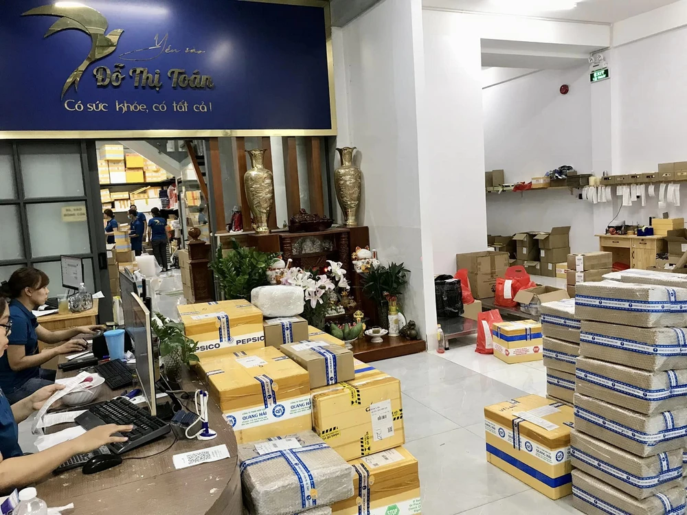 Xử lý đơn hàng online tại yến sào Đỗ Thị Toán