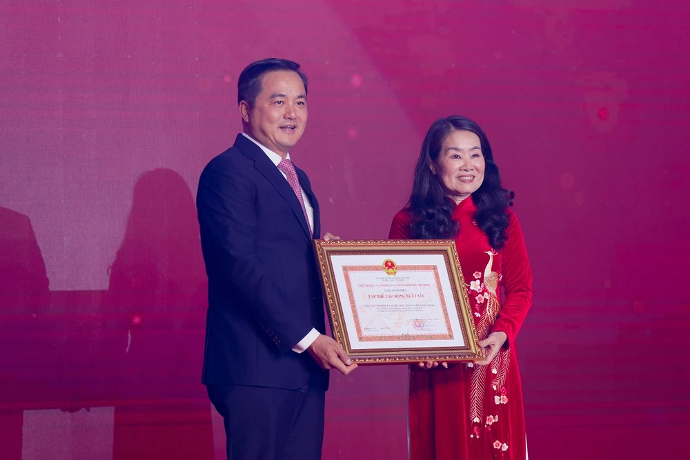 VIFON vẫn luôn gìn giữ giá trị cốt lõi mà công ty đã xây dựng từ những ngày đầu - luôn tiên phong và vững bước đi lên bằng sự đoàn kết, tận tâm, nhiệt huyết.