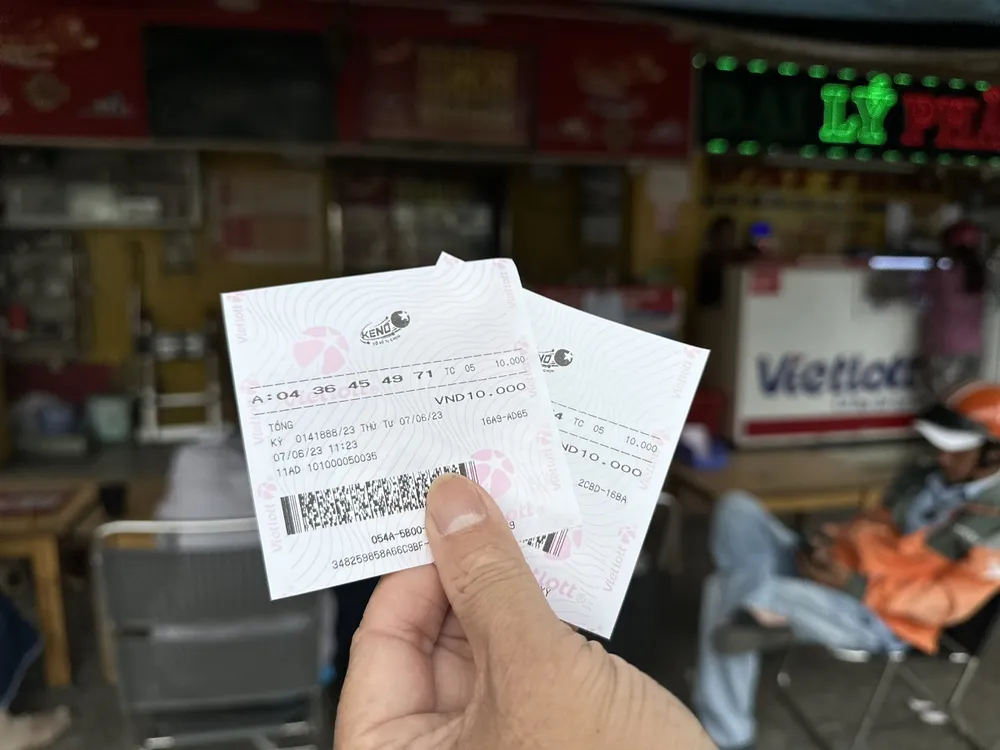 Những tấm vé số Keno vừa in ra sẽ lập tức được mở thưởng sau không quá 5 phút.