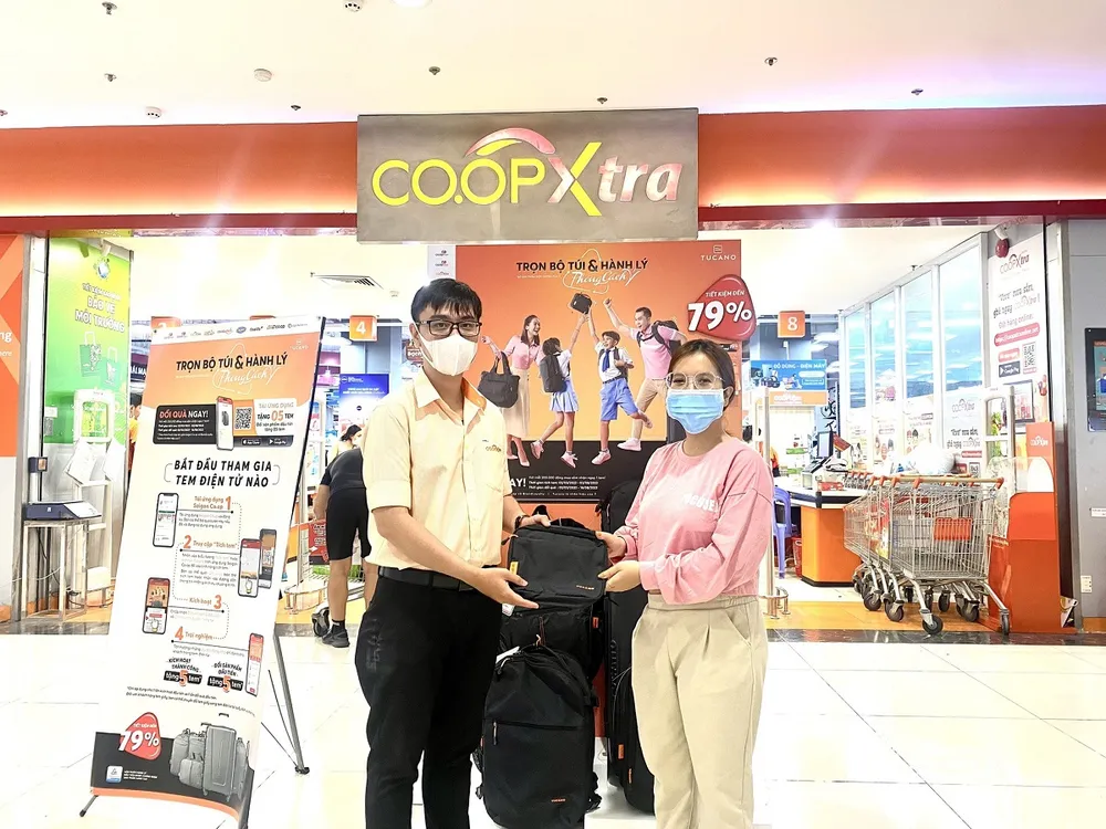 Tích tem đổi quà” khách hàng được tặng thêm sản phẩm túi phụ kiện hoặc túi thời trang Tucano Tích tem đổi quà” khách hàng được tặng thêm sản phẩm túi phụ kiện hoặc túi thời trang Tucano