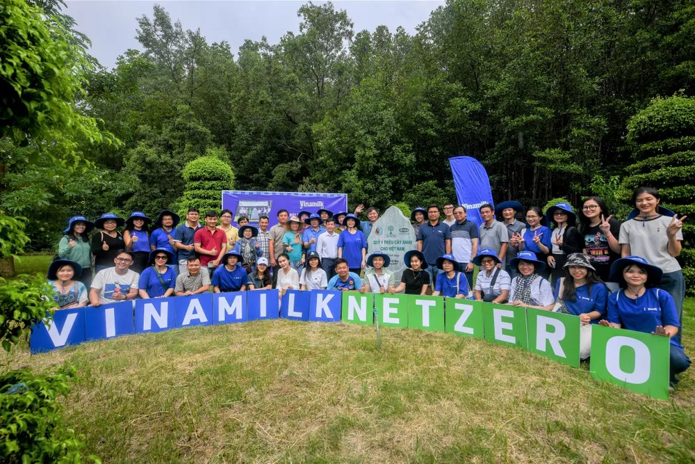 Tại Cà Mau, năm 2018, Vinamilk đã trồng 100.000 cây xanh trong chương trình Quỹ 1 triệu cây xanh cho Việt Nam. (Ảnh: NGUYỄN HIỆU – GAIA - VINAMILK)