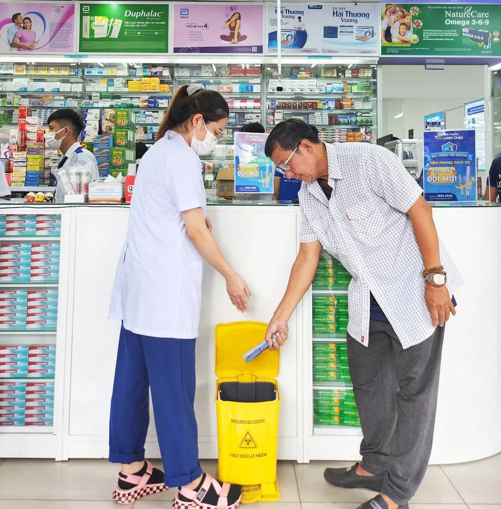 FPT Long Châu sẽ thu gom và hỗ trợ chi phí đến 15.000 đồng trên một bút tiêm. FPT Long Châu sẽ thu gom và hỗ trợ chi phí đến 15.000 đồng trên một bút tiêm.