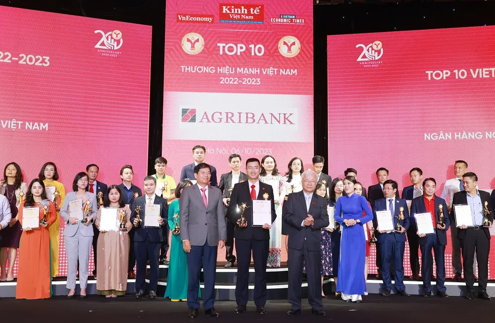 Agribank vinh dự Top 10 thương hiệu mạnh Việt Nam 2023 agribank-top-10-thuong-hieu-manh-2023.JPG