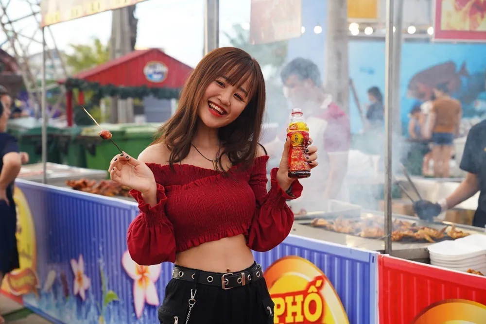 Dù thưởng thức ẩm thực cay nóng nhưng nhiều người trẻ vẫn luôn tươi tắn nhờ thanh lọc cơ thể với Trà thanh nhiệt Dr Thanh. Tra-thanh-nhiet- Dr-Thanh2.jpg