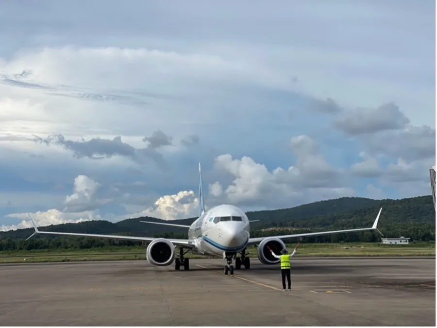 Chuyến bay đưa đoàn du khách quốc tế đến Phú Quốc chiều 25-10 chuyen-bay-den-phu-quoc1.jpg