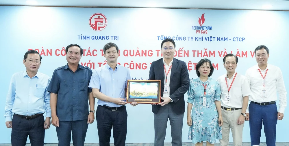 Lãnh đạo PV GAS và đoàn công tác tỉnh Quảng Trị nhất trí nỗ lực thúc đẩy hợp tác, tương xứng với tiềm năng và nhu cầu của mỗi bên Keller_PVGAS_hinhminh hoa 2_bai 2_ngay 02-11.jpg