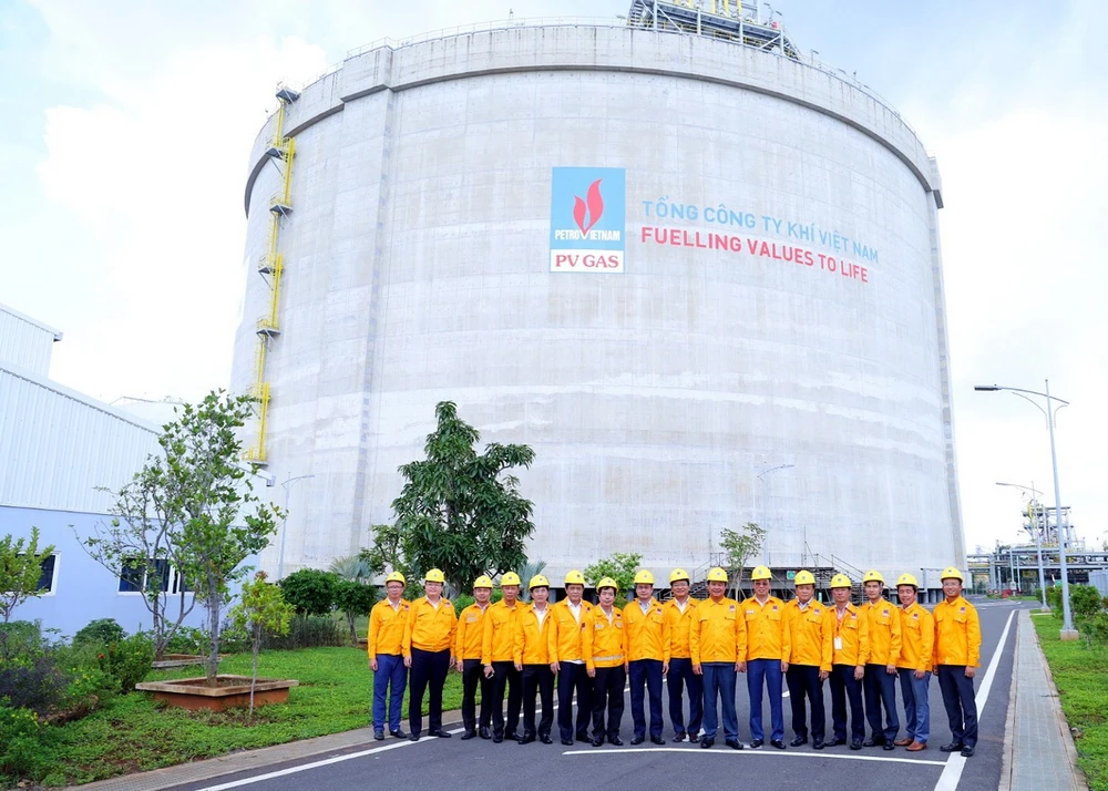 Đoàn công tác tỉnh Quảng Trị tham quan công trình dự án kho LNG 1MMTPA Thị Vải tại khu công nghiệp Cái Mép, thị xã Phú Mỹ, tỉnh Bà Rịa - Vũng Tàu Keller_PVGAS_hinhminh hoa 3_bai 2_ngay 02-11.jpg
