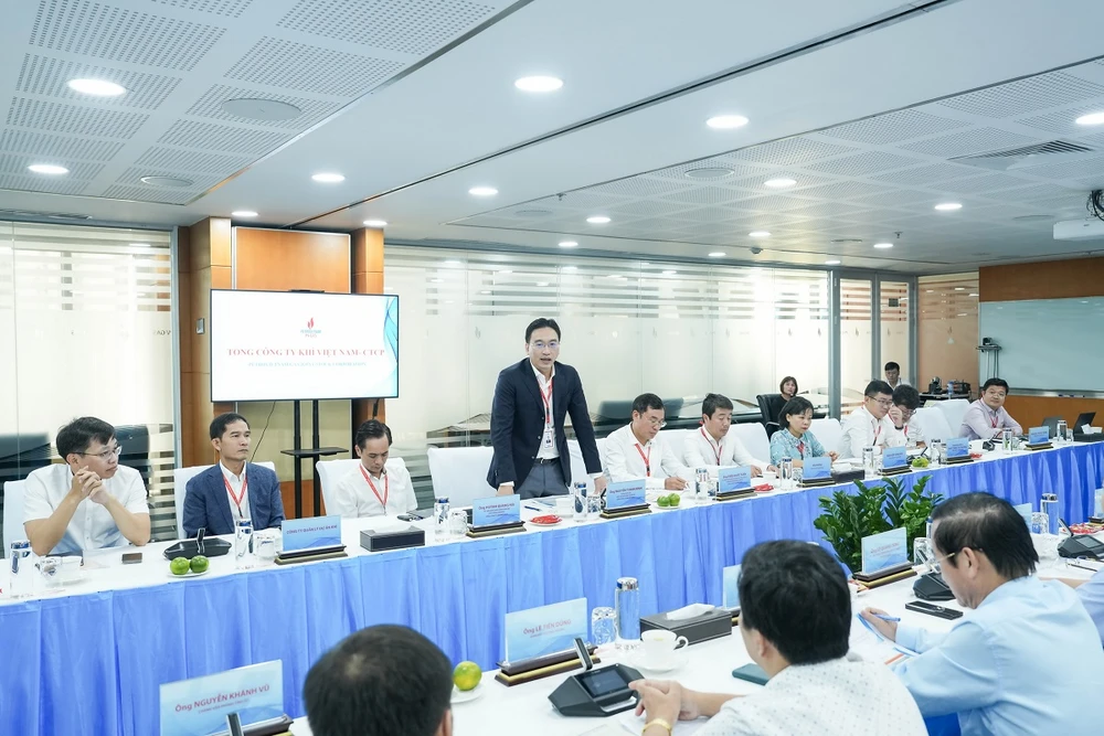 Bí thư Đảng ủy, Chủ tịch Hội đồng quản trị PV GAS Nguyễn Thanh Bình phát biểu chào mừng đoàn công tác tỉnh Quảng Trị PVGAS2.jpg