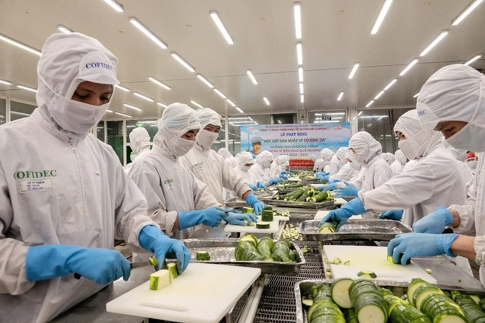 SATRA hỗ trợ hơn 1,8 tỷ đồng cho ngư dân và lực lượng chấp pháp trên biển