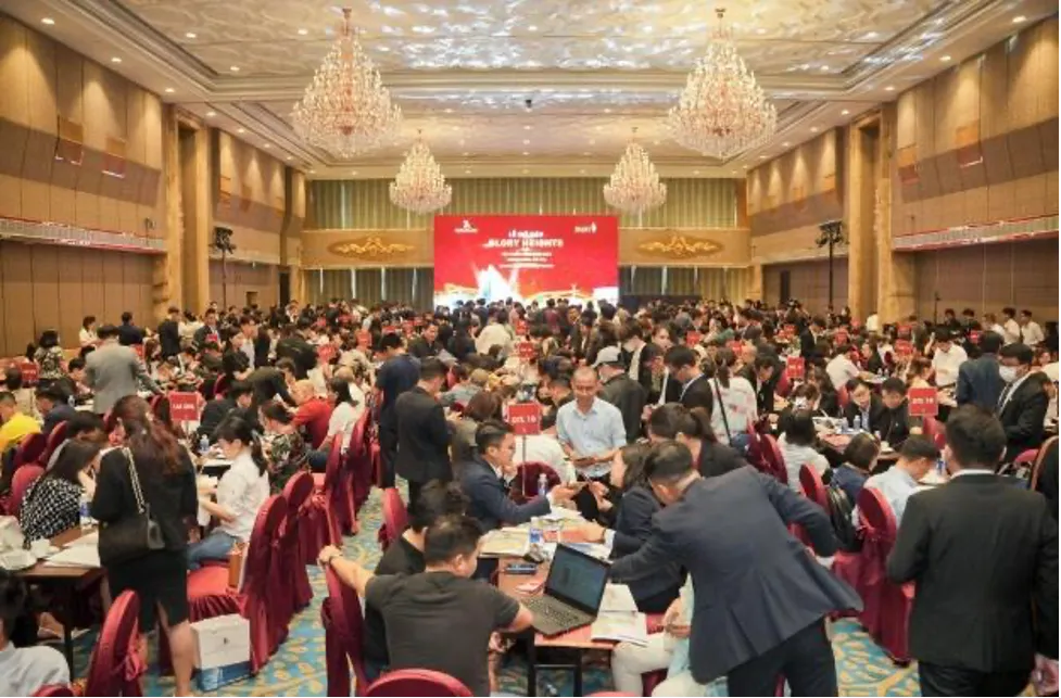 Gửi tiết kiệm 'mất giá', nên đổ tiền vào đâu?