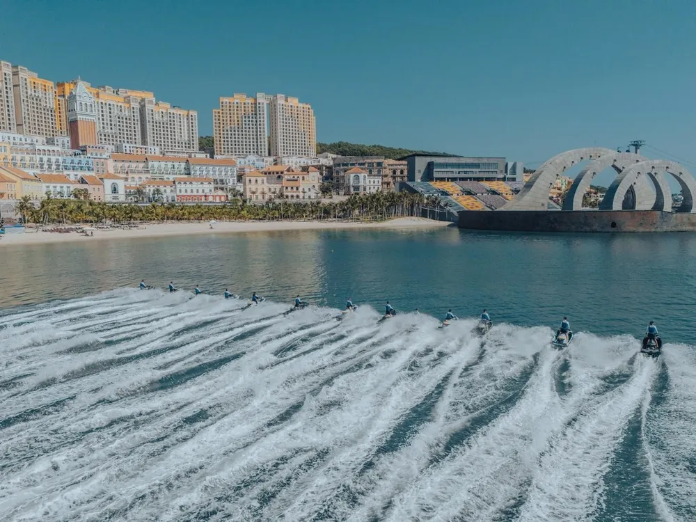 Đến show diễn Jetski chiêm ngưỡng cú bay tương đương tòa nhà 5 tầng trên mặt biển