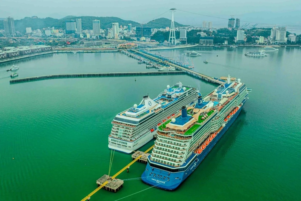Cảng tàu khách quốc tế Hạ Long thường xuyên đón tàu khách quốc tế hạng sang Có sân bay, cảng tàu quốc tế, Quảng Ninh 'mở lối' cho du lịch cất cánh ngay đầu năm 2024