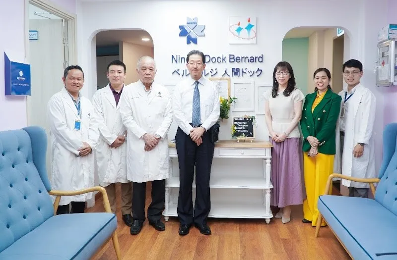 GS. BS. Yoshiyuki Takahashi và bà Kazuyo Watanabe tham quan trung tâm Ningen Dock Bernard Bernard Healthcare đón tiếp đại diện Bệnh viện Đại học Nagoya, tiếp tục mở rộng hợp tác y tế Nhật
