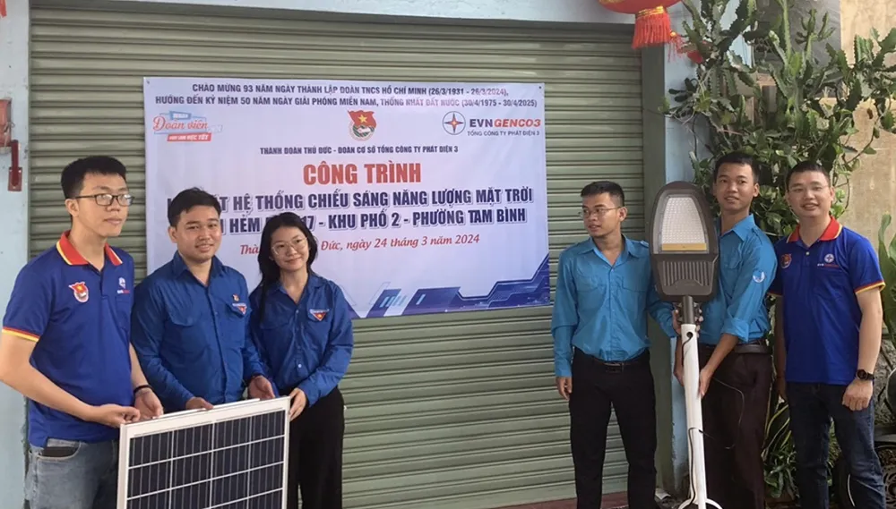 Bàn giao công trình Hệ thống chiếu sáng năng lượng mặt trời tại TP Thủ Đức EVNGENCO3 hưởng ứng Tháng thanh niên năm 2024