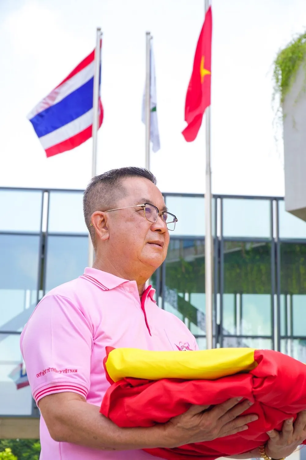Ông Sooksunt Jiumjaiswanglerg lan tỏa văn hóa chào cờ tại CPV với tình yêu dành cho đất nước Việt Nam Lễ chào cờ đầu tuần đặc biệt của công ty C.P. Việt Nam