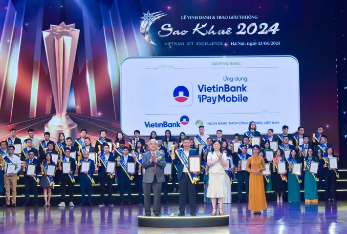 Ông Lê Anh Tuấn - Phó Phòng Ngân hàng số, Khối Bán lẻ VietinBank nhận Giải thưởng Sao Khuê cho Ứng dụng Ngân hàng số VietinBank iPay Mobile VietinBank đạt 2 Giải thưởng Sao Khuê năm 2024