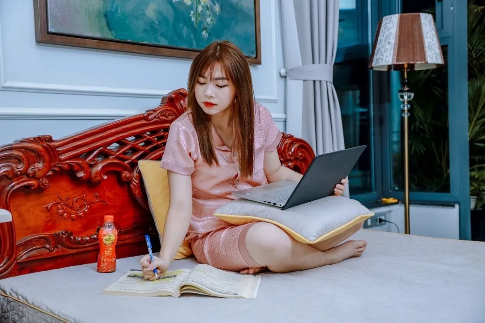 Nhiều phụ huynh lựa chọn Trà Thanh Nhiệt Dr Thanh giúp con em mình thanh lọc cơ thể để tươi mát mỗi ngày khi ôn bài trong những ngày nóng kỷ lục. Căng mình ôn thi trong nắng nóng như đổ lửa: Làm gì giúp sĩ tử tươi mát mỗi ngày?
