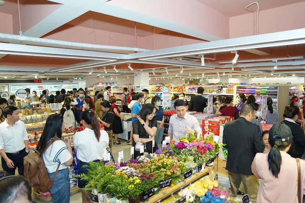WinMart Phú Mỹ Hưng tấp nập khách hàng mua sắm Masan Group tái cấu trúc danh mục đầu tư, tập trung nguồn lực cho mảng tiêu dùng bán lẻ