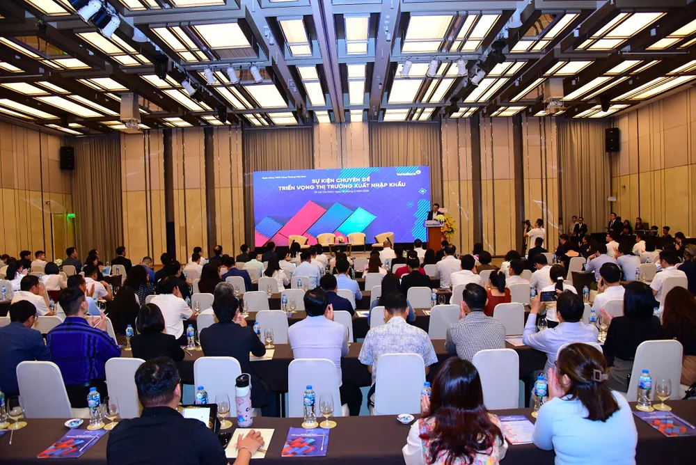 Toàn cảnh Sự kiện chuyên đề “Triển vọng thị trường XNK” do VietinBank tổ chức Diễn đàn 200 doanh nghiệp thảo luận triển vọng thị trường xuất nhập khẩu