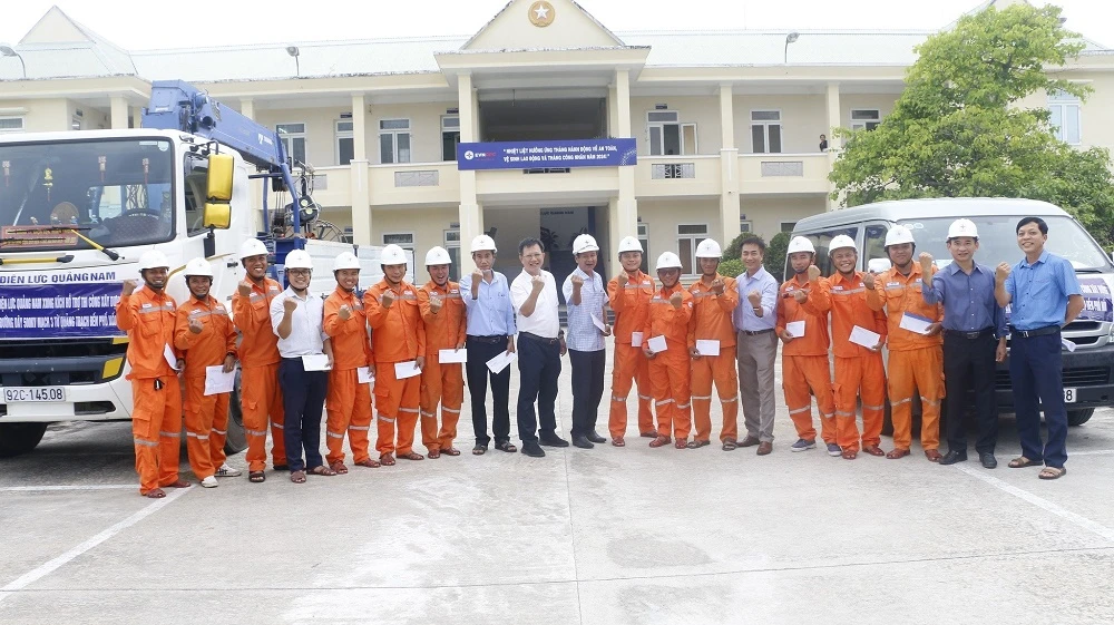 Quyết tâm hoàn thành nhiệm vụ được giao. EVNCPC đồng loạt ra quân hỗ trợ dự án đường dây 500kV mạch 3 Quảng Trạch - Phố Nối