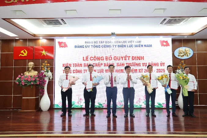 Trao các Quyết định kiện toàn Ban Chấp hành Đảng bộ, Ban Thường vụ Đảng ủy EVNSPC nhiệm kỳ 2020-2025 EVNSPC: Công bố các Quyết định kiện toàn công tác cán bộ