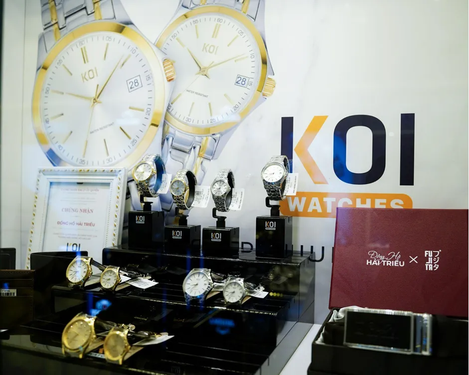KOI Watch được sản xuất và phân phối độc quyền bởi Đồng Hồ Hải Triều KOI Watch chiếm lĩnh thị phần đồng hồ giá 5 triệu, tăng trưởng 756% chỉ sau 1 năm