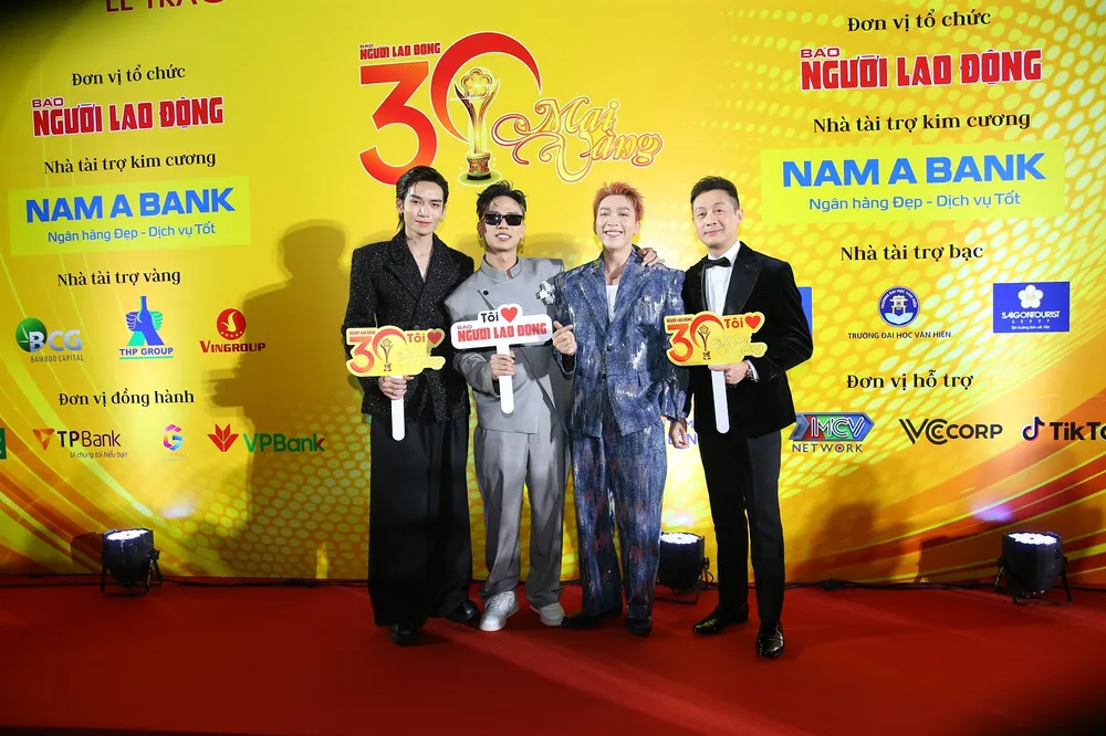 buc-tranh-nghe-thuat-an-tuong-va-da-sac-duoc-ve-tai-giai-mai-vang-lan-thu-30-202 (2).jpg