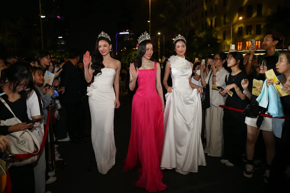 buc-tranh-nghe-thuat-an-tuong-va-da-sac-duoc-ve-tai-giai-mai-vang-lan-thu-30-202 (3).jpg