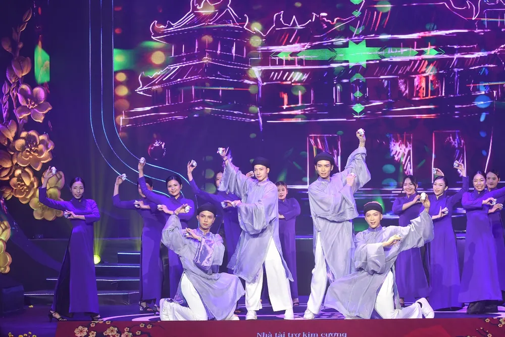 buc-tranh-nghe-thuat-an-tuong-va-da-sac-duoc-ve-tai-giai-mai-vang-lan-thu-30-202 (7).jpg