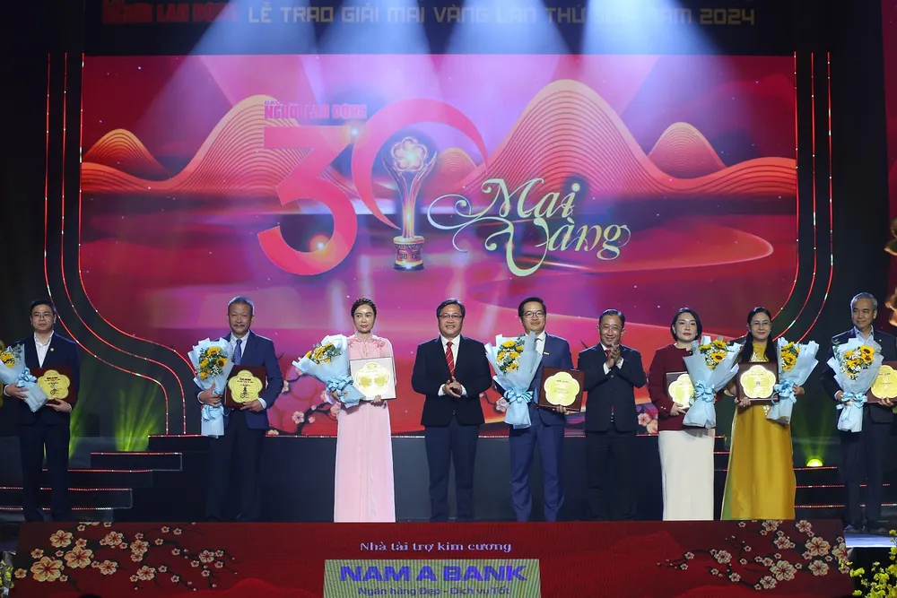 buc-tranh-nghe-thuat-an-tuong-va-da-sac-duoc-ve-tai-giai-mai-vang-lan-thu-30-202 (8).jpg