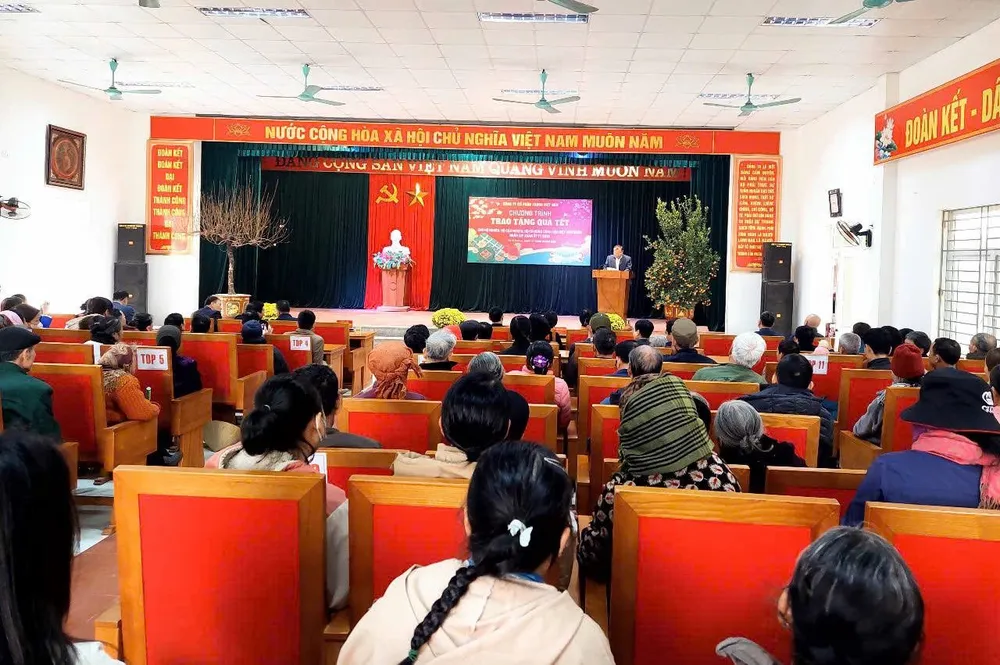 Công ty Cổ phần TNH99 Việt Nam - Trao gửi những món quà Tết ấm áp