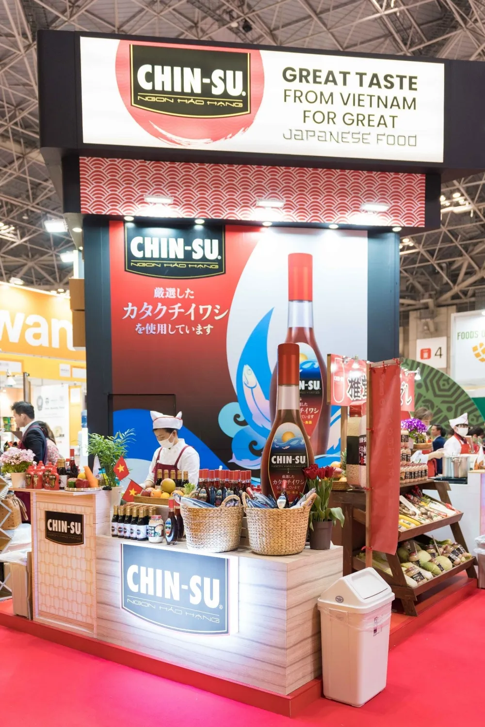 Chin-Su cá cơm biển đông là thương hiệu Việt thu hút tại Foodex Nhật Bản 2024 Các sản phẩm của Masan Consumer được UBND TP.HCM vinh danh