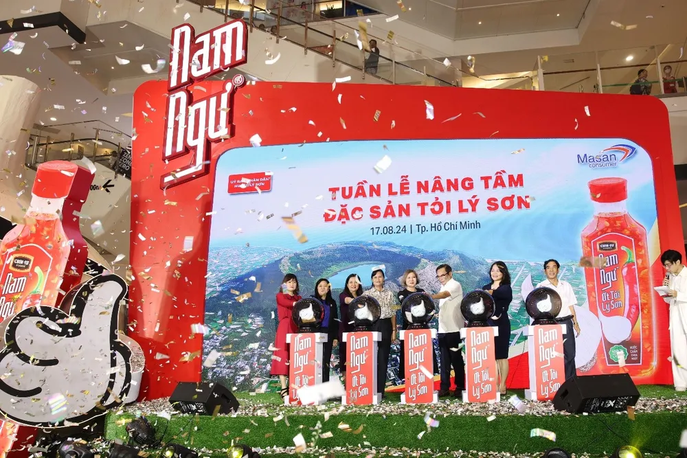 Thương hiệu Nam Ngư cùng bà con nông dân góp phần nâng tầm giá trị đặc sản tỏi Lý Sơn. Các sản phẩm của Masan Consumer được UBND TP.HCM vinh danh