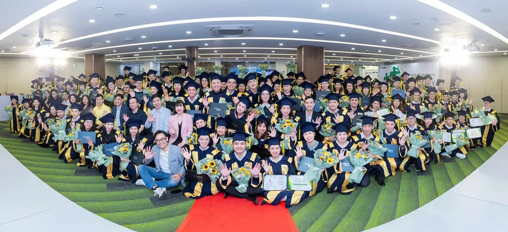 184 Nhà phân phối Amway trong buổi lễ tốt nghiệp. 184 Nhà phân phối Amway tốt nghiệp khóa đào tạo tư vấn viên quản lý cân nặng BodyKey