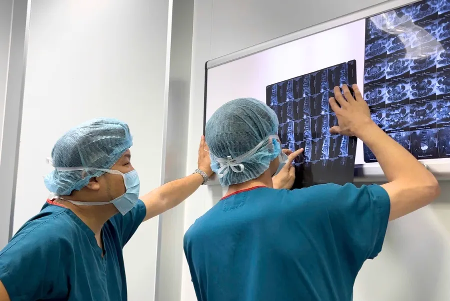 Phẫu thuật cột sống ít xâm lấn cho người cao tuổi: Vinmec Phú Quốc khẳng định năng lực điều trị chuyên sâu