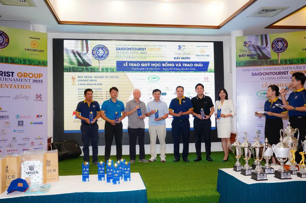 saigontourist-group-to-chuc-giai-golf-lan-thu-19-gay-quy-1-000-suat-hoc-bong-khuyen-hoc3.jpg