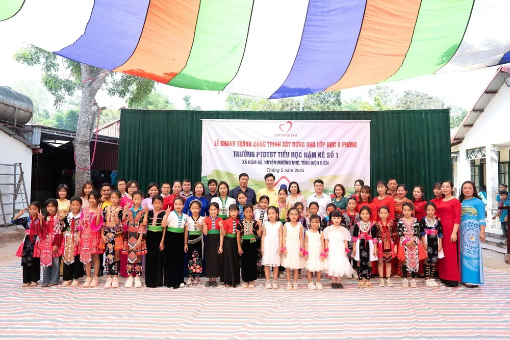 Quỹ Thiện Tâm đón nhận Luân chương Lao động hạng Nhất của Chủ tịch nước