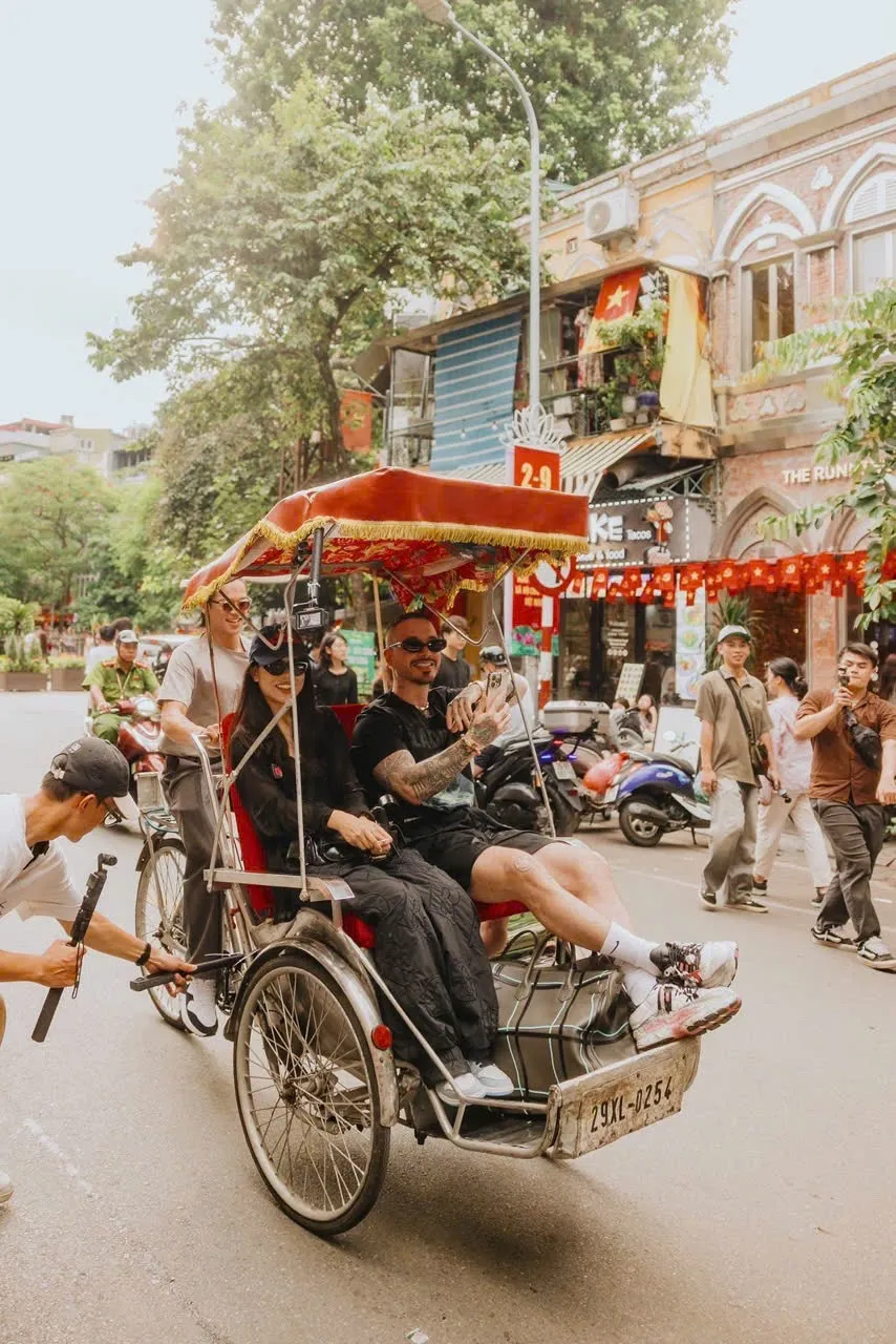 Đếm ngược 8Wonder: Fan 'ôm rào’ từ 5 giờ sáng, dàn siêu sao sẵn sàng cháy hết mình