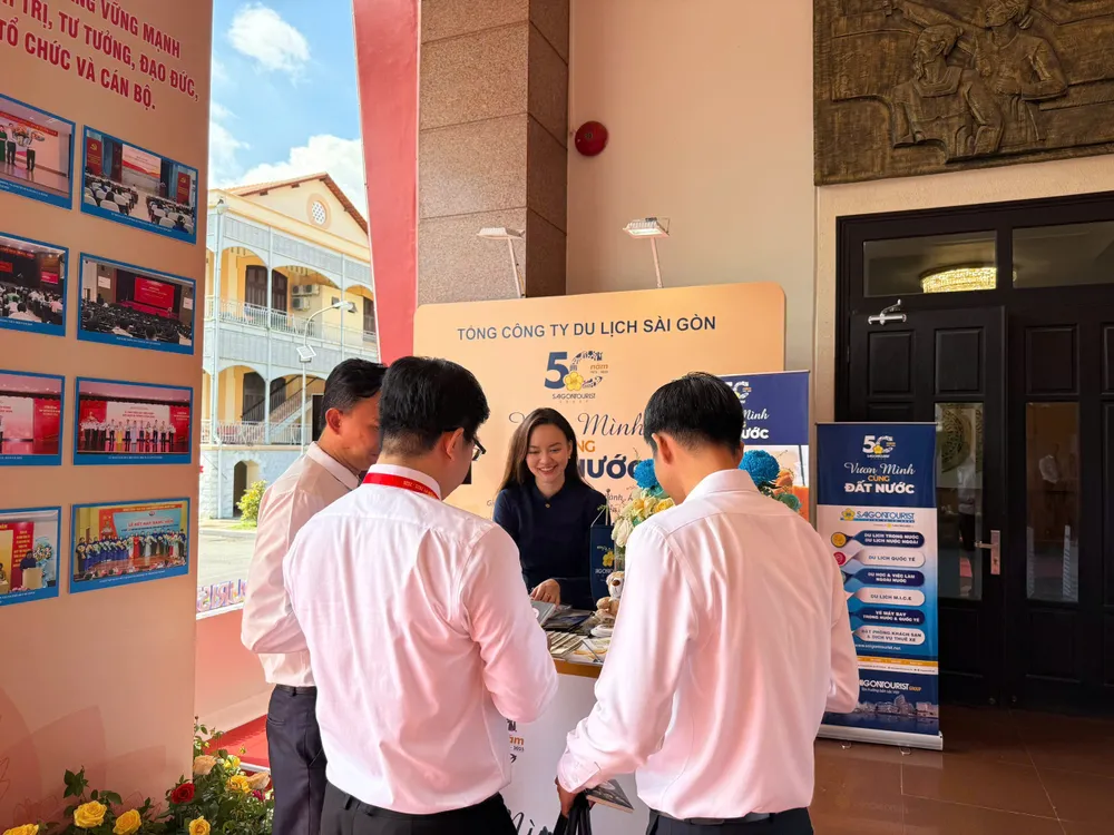 saigontourist-group-tham-gia-dau-an-50-nam-tai-dai-hoi-dang-bo-ubnd-tp-hcm1 (2).jpg