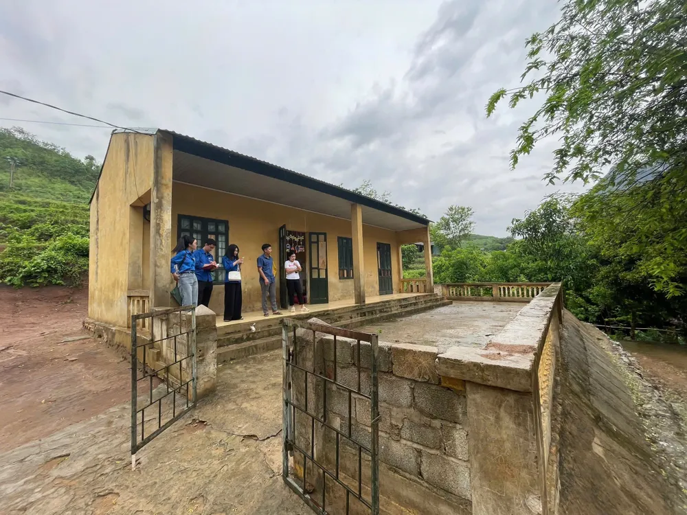 hanh-trinh-cong-nuoc-sach-len-ban-cua-hang-nghin-chien-si-mua-he-xanh (1).jpg