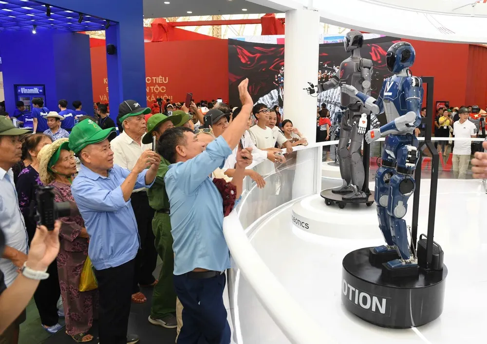 Vingroup ghi dấu ấn kiến tạo tại triển lãm 'Thành tựu đất nước': 80 năm hành trình Độc lập - Tự do - Hạnh phúc'