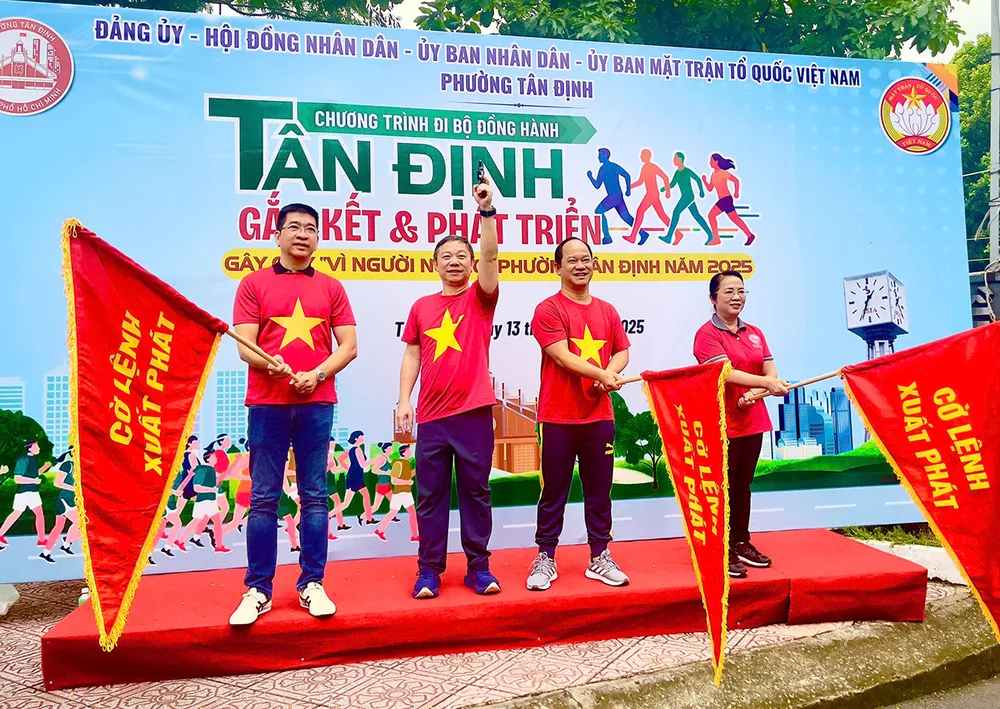 di-bo-dong-hanh-gay-quy-vi-nguoi-ngheo-tan-dinh-gan-ket-va-phat-trien (3).jpg