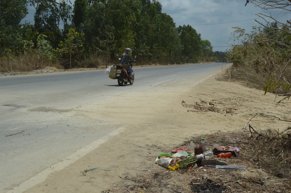 Điều tra vụ xe chở đất va quẹt xe máy, 2 người tử vong ảnh 1