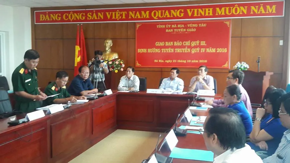 Thông báo chính thức về vụ rơi máy bay ở núi Dinh ảnh 1 Bộ chỉ huy QS tỉnh BR-VT công bố thông tin về vụ tai nạn tại hội nghị giao ban báo chí quý 3-2016 sáng 21-10